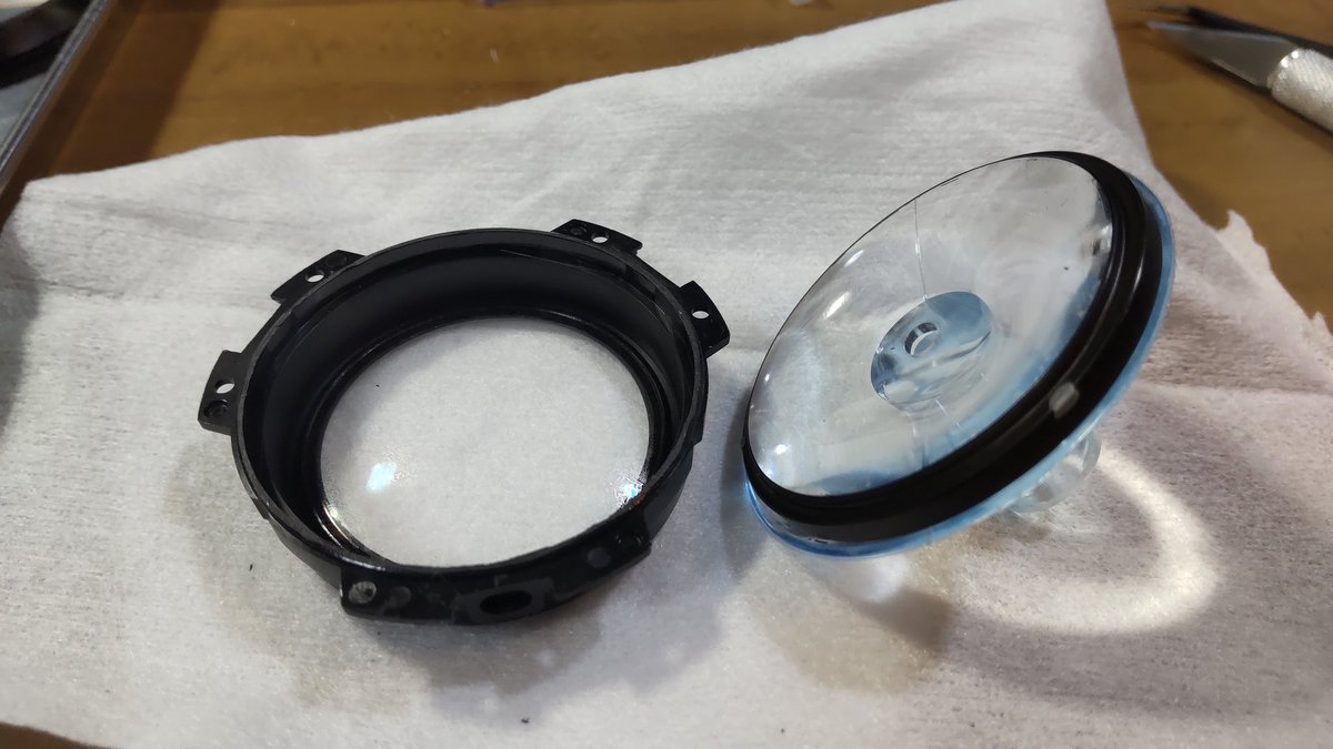 FisherNao's tweet photo. 続-カビレンズ戦💥
強力吸盤でユニット分解成功✌️
洗浄し復元するにはUVレジン👌 https://t.co/cTODc1Kpmk