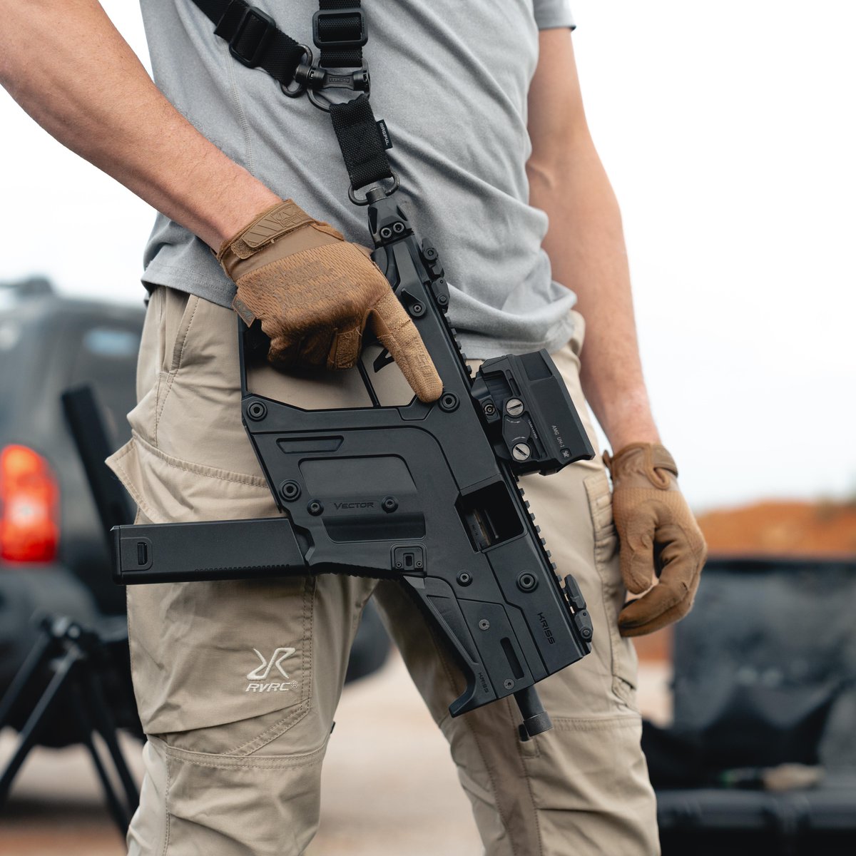 KrissUSA's tweet photo. Running the Gen 3 Vector SDP with a UH-1 from Vortex, KRISS G3 angled grip, QD rear sling mount, Magpie MS4 QD sling and our MagEx2 extended mag.

How would you kit out your Gen 3 Vector SDP? https://t.co/NPIKhW0MBv