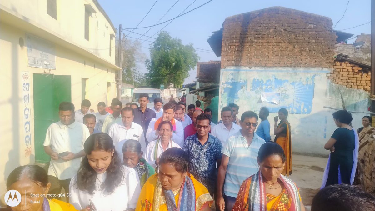 irasisacharya's tweet photo. ମୋର ବିଧାନସଭା ଅନ୍ତର୍ଗତ ସୋହେଲା ବ୍ଲକର ସନିମାଲ ଗ୍ରାମରେ ଆୟୋଜିତ ନାମଯଜ୍ଞ କାର୍ଯ୍ୟକ୍ରମରେ ଯୋଗଦାନ କରି ମହାପ୍ରଭୁ ଶ୍ରୀ କୃଷ୍ଣଙ୍କ ନିକଟରେ ସମସ୍ତ ଗ୍ରାମବାସୀଙ୍କ ସୁଖ, ସମୃଦ୍ଧି ଏବଂ ମଙ୍ଗଳମୟ ଜୀବନ ପାଇଁ କାମନା କଲି ll
#jayshreekrishna
#sanimal
#SohelaBlock
#BhatliConstituency https://t.co/DtUpnlNf8Q