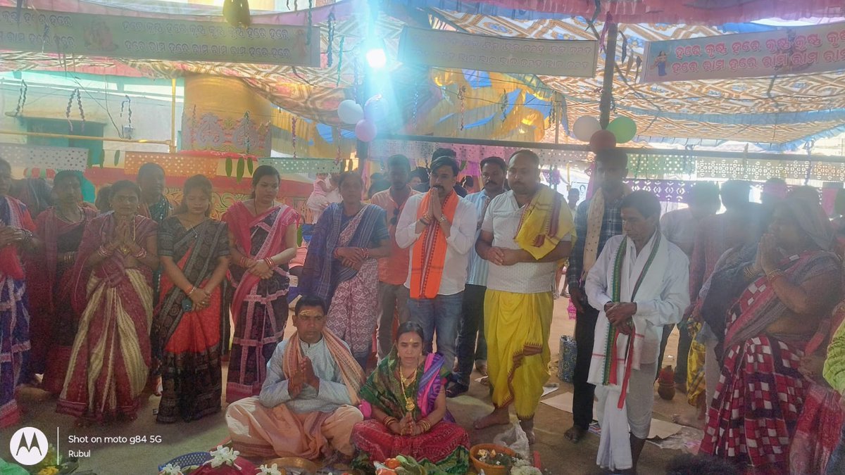 irasisacharya's tweet photo. ମୋର ବିଧାନସଭା ଅନ୍ତର୍ଗତ ସୋହେଲା ବ୍ଲକର ସନିମାଲ ଗ୍ରାମରେ ଆୟୋଜିତ ନାମଯଜ୍ଞ କାର୍ଯ୍ୟକ୍ରମରେ ଯୋଗଦାନ କରି ମହାପ୍ରଭୁ ଶ୍ରୀ କୃଷ୍ଣଙ୍କ ନିକଟରେ ସମସ୍ତ ଗ୍ରାମବାସୀଙ୍କ ସୁଖ, ସମୃଦ୍ଧି ଏବଂ ମଙ୍ଗଳମୟ ଜୀବନ ପାଇଁ କାମନା କଲି ll
#jayshreekrishna
#sanimal
#SohelaBlock
#BhatliConstituency https://t.co/DtUpnlNf8Q