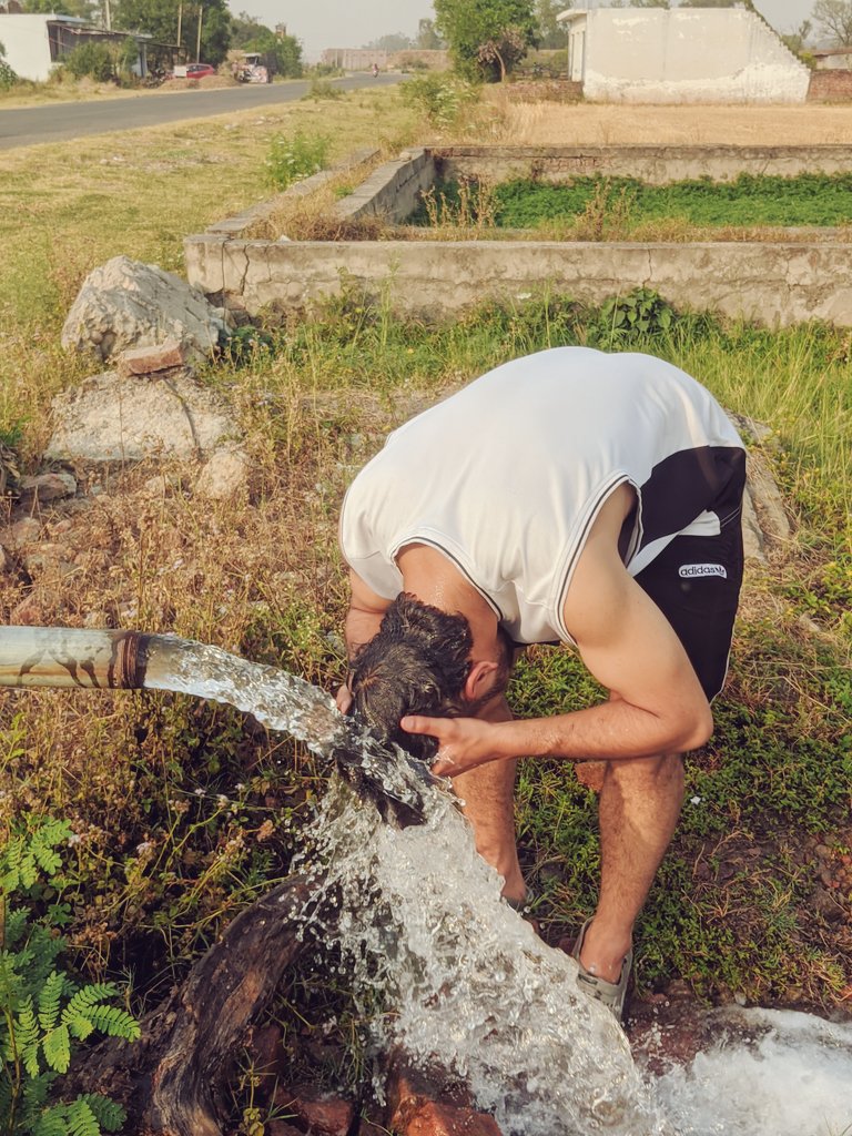 X_user_0000000's tweet photo. "Flexing water, border edition!" 
 
Idhr leakage ka maamla hai 💦 

#Pakistani
 #IndiaPakistanWar https://t.co/70LKyBDAnX
