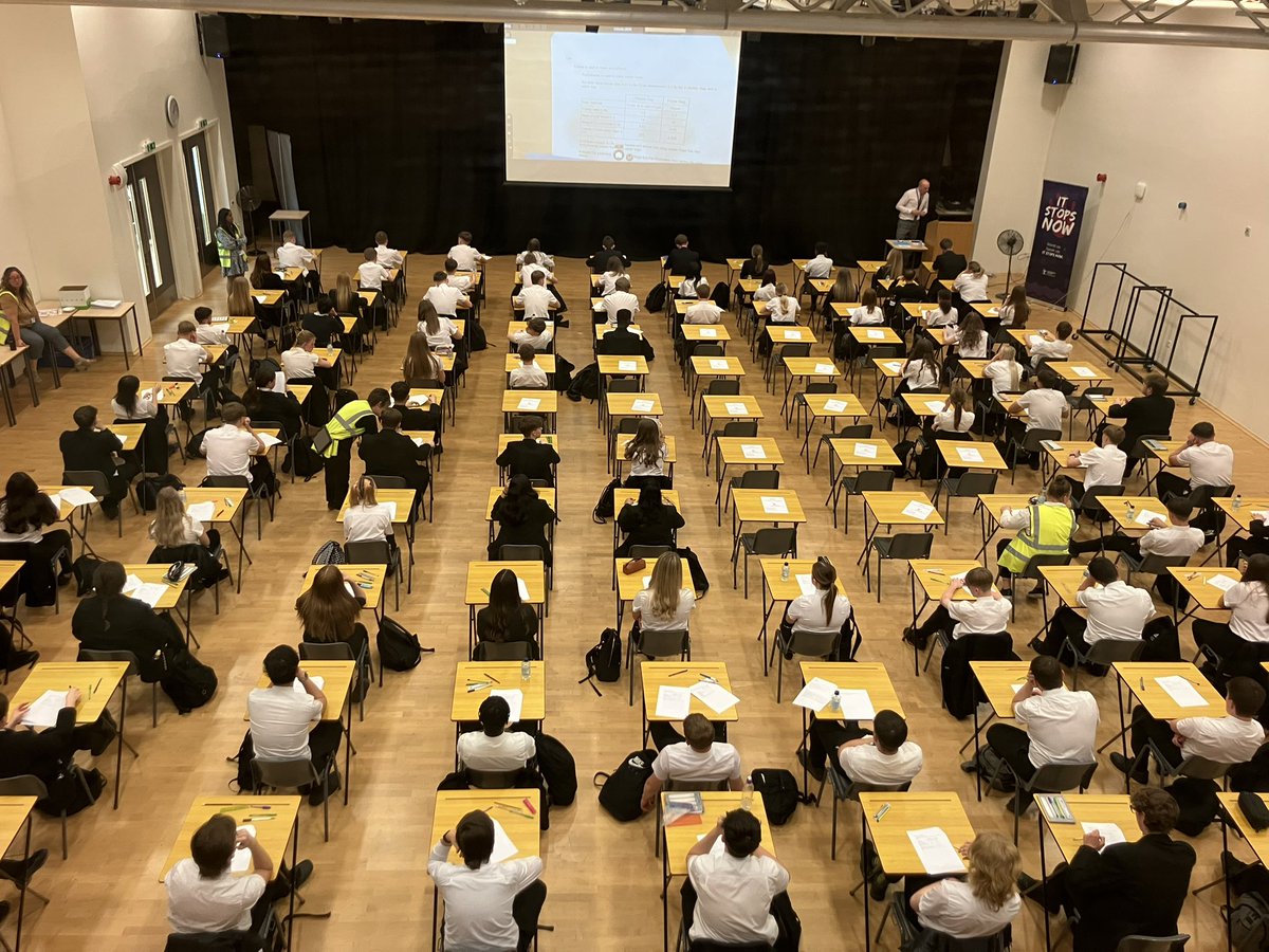 Year 11 students <a href="/Netherwood_Acad/">Netherwood Academy</a> doing the hard graft today in their Science walking talking mock, expertly led and modelled by the Head of Department, with teachers circulating to provide support 🌟