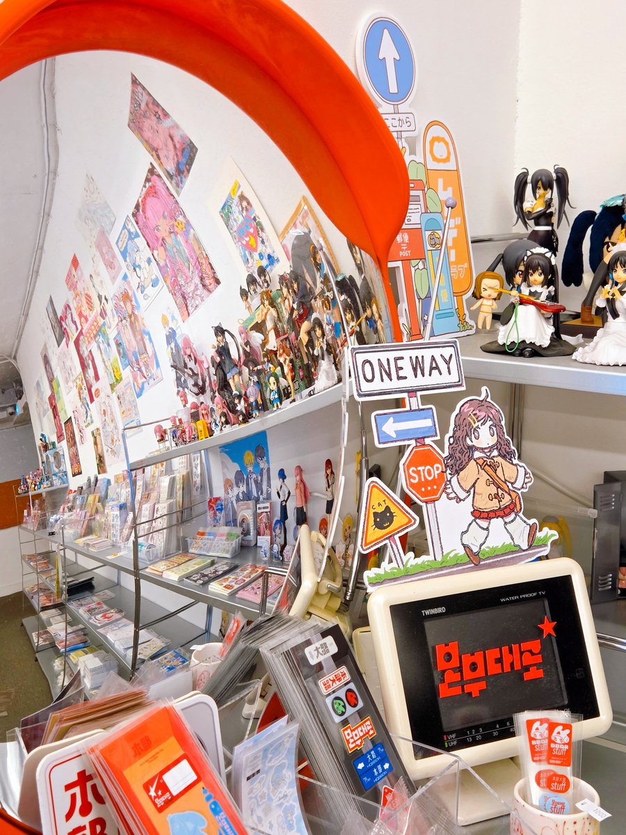 🔎<포커스 온 포스터>🖼
내일부터 5월 18일까지 진행됩니다!

※ 작가별 입고 / 재입고되는 시기가 상이할 수 있습니다.