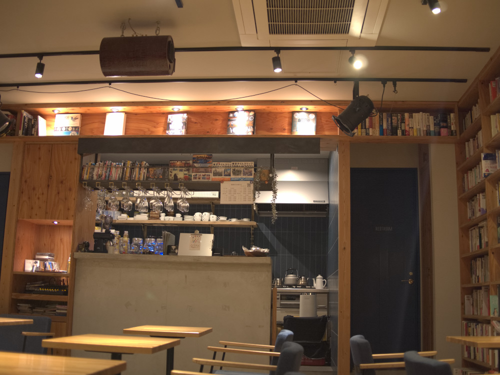 japan_kumawo's tweet photo. ☕️ 時間がゆっくり流れる場所。下北沢のRBL CAFEで、心も整うひととき。
静かな空間と香り高いロイヤルミルクティー。今日は自分にご褒美のカフェ時間でした。
#下北沢 #RBLCafe https://t.co/CfDcsqXhC8