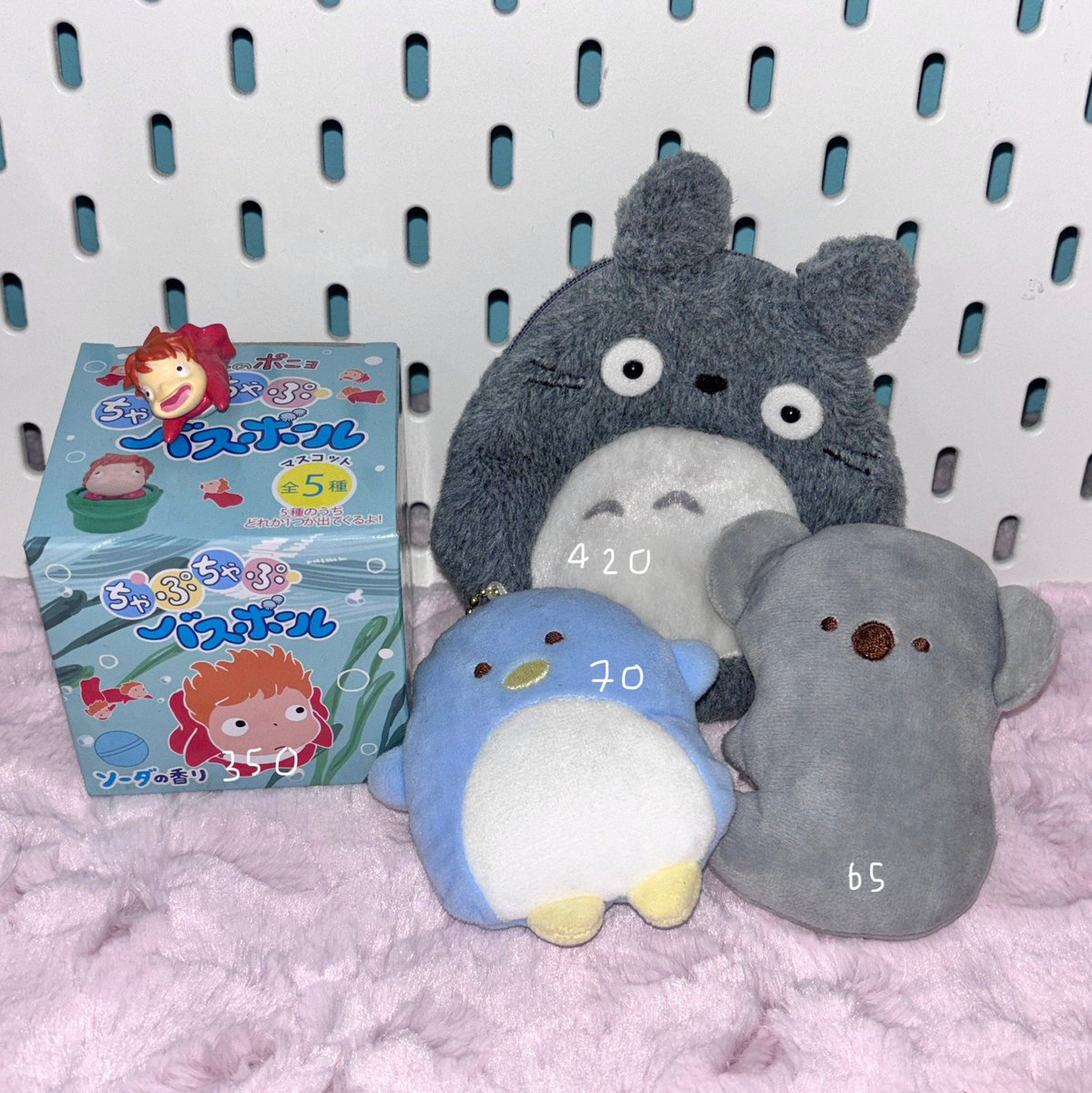 aprlfullday's tweet photo. 🍄 ส่งต่อ / พร้อมส่ง 🍄

— โปเนียว กระเป๋าตังค์ โตโตโร่ totoro ตุ๊กตาตาจุด พวงกุญแจ เพนกวิ้น โคอาล่า ราคาตามรูป ค่าส่ง 25 บาท 

; #ตลาดนัดsanrio #พวงกุญแจคิตตี้ #สติกเกอร์เกาหลี #สติ๊กเกอร์เกาหลี #หิ้วญี่ปุ่น  #ตุ๊กตามือสอง #ตลาดนัดghibli #ตลาดนัดจิบลิ https://t.co/xWLxVsyScJ