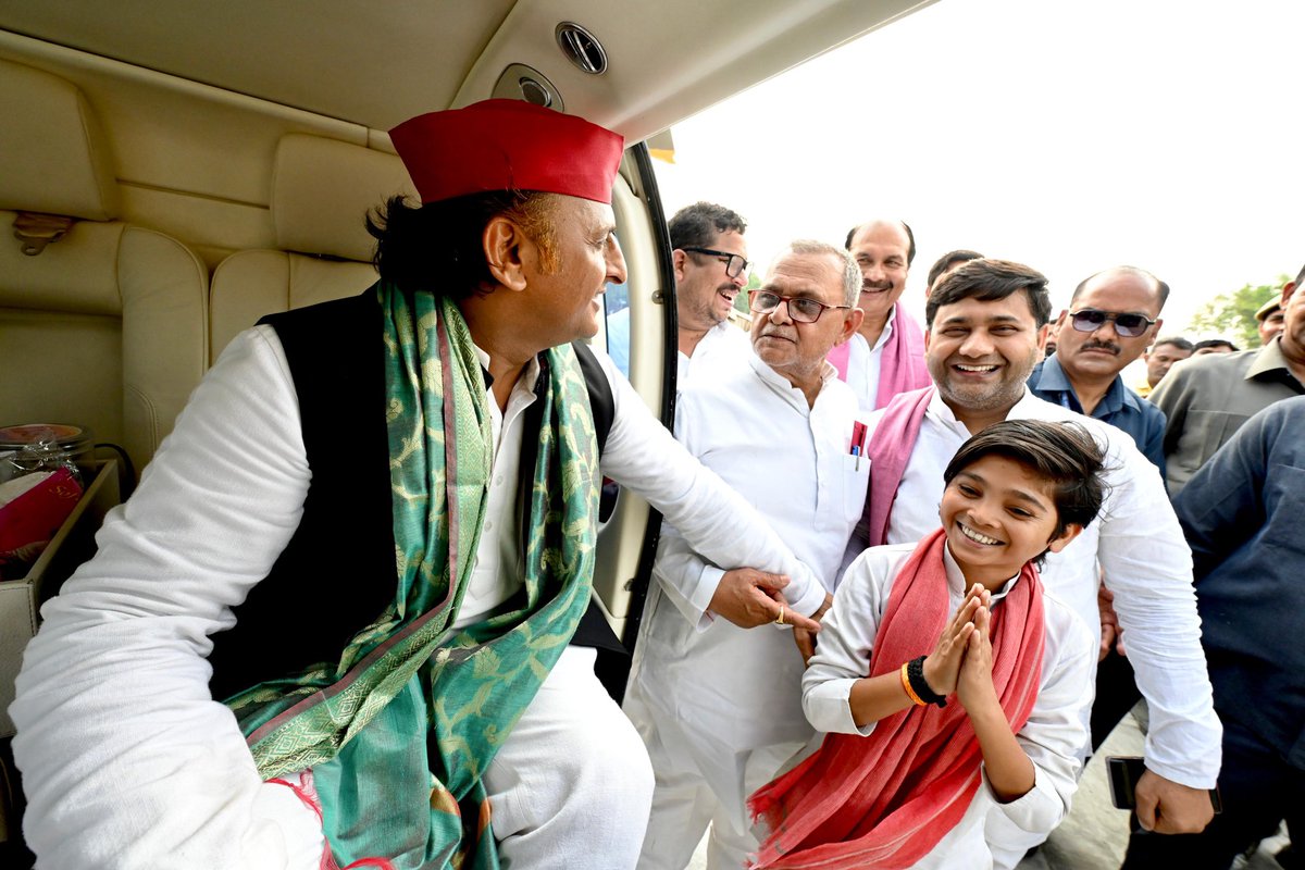 Akhilesh Yadav (@yadavakhilesh) on Twitter photo рдЬрд╛рддрд┐ рдЬрдирдЧрдгрдирд╛ рдХрд╛ рдлрд╝реИрд╕рд▓рд╛ 90% рдкреАрдбреАрдП рдХреА рдПрдХрдЬреБрдЯрддрд╛ рдХреА 100% рдЬреАрдд рд╣реИред рд╣рдо рд╕рдмрдХреЗ рд╕рдореНрдорд┐рд▓рд┐рдд рджрдмрд╛рд╡ рд╕реЗ рднрд╛рдЬрдкрд╛ рд╕рд░рдХрд╛рд░ рдордЬрдмреВрд░рди рдпреЗ рдирд┐рд░реНрдгрдп рд▓реЗрдиреЗ рдХреЛ рдмрд╛рдзреНрдп рд╣реБрдИ рд╣реИред рд╕рд╛рдорд╛рдЬрд┐рдХ рдиреНрдпрд╛рдп рдХреА рд▓рдбрд╝рд╛рдИ рдореЗрдВ рдпреЗ рдкреАрдбреАрдП рдХреА рдЬреАрдд рдХрд╛ рдПрдХ рдЕрддрд┐рдорд╣рддреНрд╡рдкреВрд░реНрдг рдЪрд░рдг рд╣реИред
рднрд╛рдЬрдкрд╛ рд╕рд░рдХрд╛рд░ рдХреЛ рдпреЗ рдЪреЗрддрд╛рд╡рдиреА рд╣реИ рдХрд┐ рдЕрдкрдиреА рдЪреБрдирд╛рд╡реА рдзрд╛рдВрдзрд▓реА рдХреЛ рдЬрд╛рддрд┐ рдЬрдирдЧрдгрдирд╛ рд╕реЗ рджреВрд░ рдЬрд╛рддрд┐ рдЬрдирдЧрдгрдирд╛ рдХрд╛ рдлрд╝реИрд╕рд▓рд╛ 90% рдкреАрдбреАрдП рдХреА рдПрдХрдЬреБрдЯрддрд╛ рдХреА 100% рдЬреАрдд рд╣реИред рд╣рдо рд╕рдмрдХреЗ рд╕рдореНрдорд┐рд▓рд┐рдд рджрдмрд╛рд╡ рд╕реЗ рднрд╛рдЬрдкрд╛ рд╕рд░рдХрд╛рд░ рдордЬрдмреВрд░рди рдпреЗ рдирд┐рд░реНрдгрдп рд▓реЗрдиреЗ рдХреЛ рдмрд╛рдзреНрдп рд╣реБрдИ рд╣реИред рд╕рд╛рдорд╛рдЬрд┐рдХ рдиреНрдпрд╛рдп рдХреА рд▓рдбрд╝рд╛рдИ рдореЗрдВ рдпреЗ рдкреАрдбреАрдП рдХреА рдЬреАрдд рдХрд╛ рдПрдХ рдЕрддрд┐рдорд╣рддреНрд╡рдкреВрд░реНрдг рдЪрд░рдг рд╣реИред
рднрд╛рдЬрдкрд╛ рд╕рд░рдХрд╛рд░ рдХреЛ рдпреЗ рдЪреЗрддрд╛рд╡рдиреА рд╣реИ рдХрд┐ рдЕрдкрдиреА рдЪреБрдирд╛рд╡реА рдзрд╛рдВрдзрд▓реА рдХреЛ рдЬрд╛рддрд┐ рдЬрдирдЧрдгрдирд╛ рд╕реЗ рджреВрд░