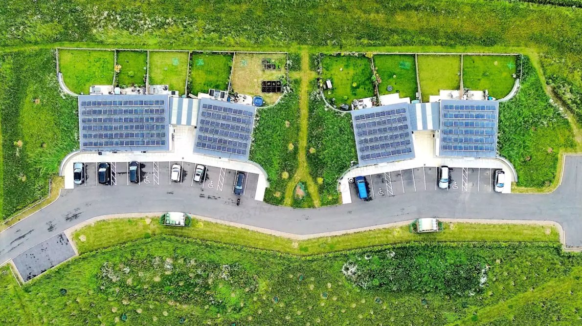 BYD_BatteryBox's tweet photo. Redefining zero-carbon living: #BYDEnergyStorage provided an advanced battery system enabling energy-positive living for the #HowgateClose project in UK – nine homes constructed with passive solar principles as a blueprint for zero-carbon communities. https://t.co/uH47FfZIBw