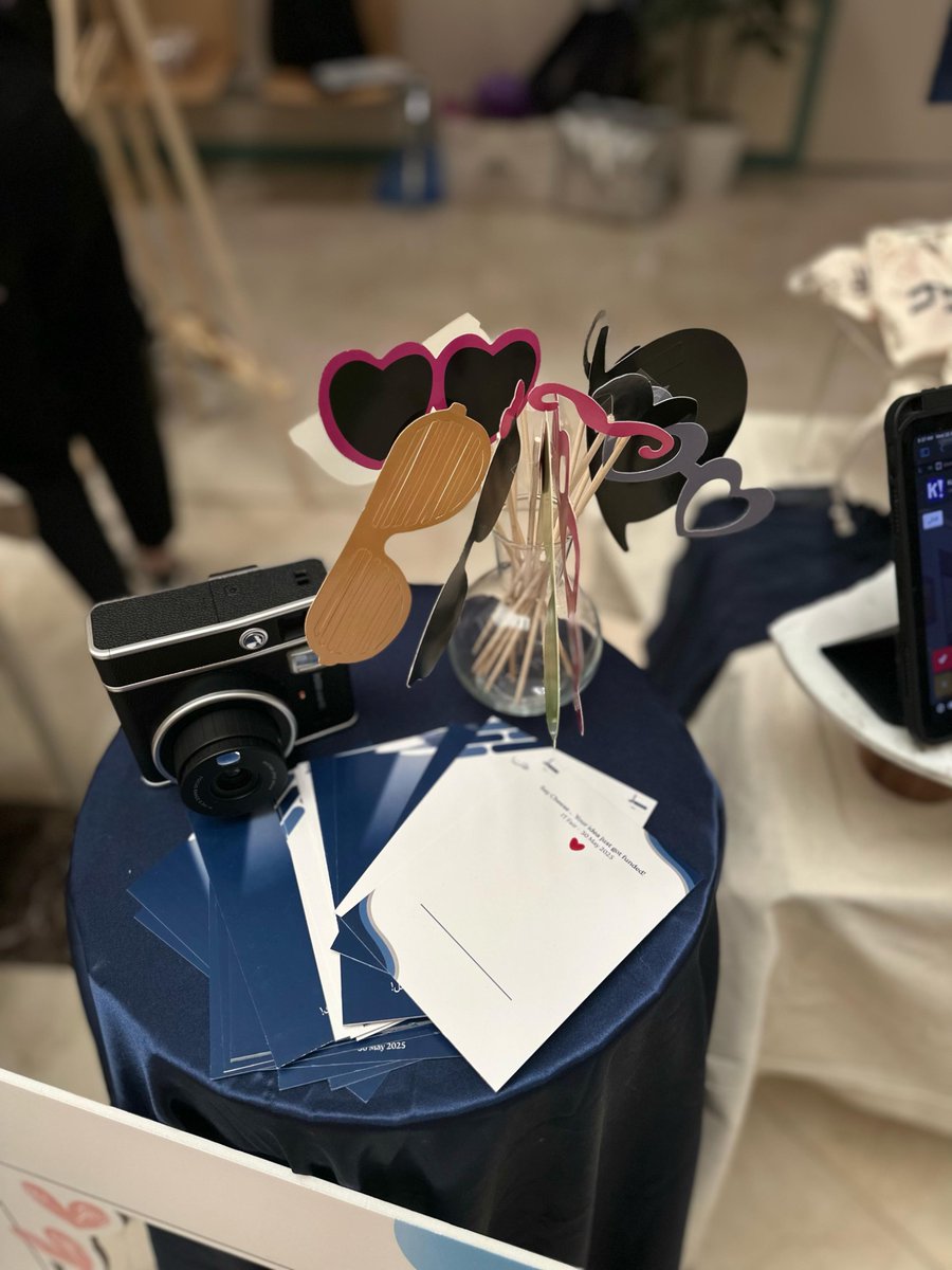 تم اليوم أول يوم لنا في الـ IT Fair، وتم أمتع مشروع في هذا الترم!
مشروعنا يهدف إلى ربط المبتكر بالمستثمر وبما إننا نحب نجرّب اخترنا نسوي الباك إند باستخدام JavaScript مع Firebase
والحمدلله قدرنا نتعلمه وننجزه في فترة بسيطة
شكرًا لأفضل تيم ولكل اللي نورونا 💙💙