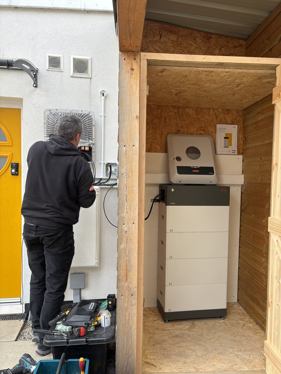 BYD_BatteryBox's tweet photo. Redefining zero-carbon living: #BYDEnergyStorage provided an advanced battery system enabling energy-positive living for the #HowgateClose project in UK – nine homes constructed with passive solar principles as a blueprint for zero-carbon communities. https://t.co/uH47FfZIBw