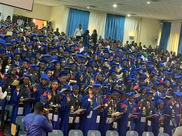 EyareGrace's tweet image. What began as a quiet dream became reality — I’ve been inducted into the Medical Laboratory Science Council of Nigeria! It wasn’t easy, but I pressed through regardless. Grateful for the grace, growth, and support that carried me.
#InductionDay #MLSCN #DiaryOfANigerianStudent