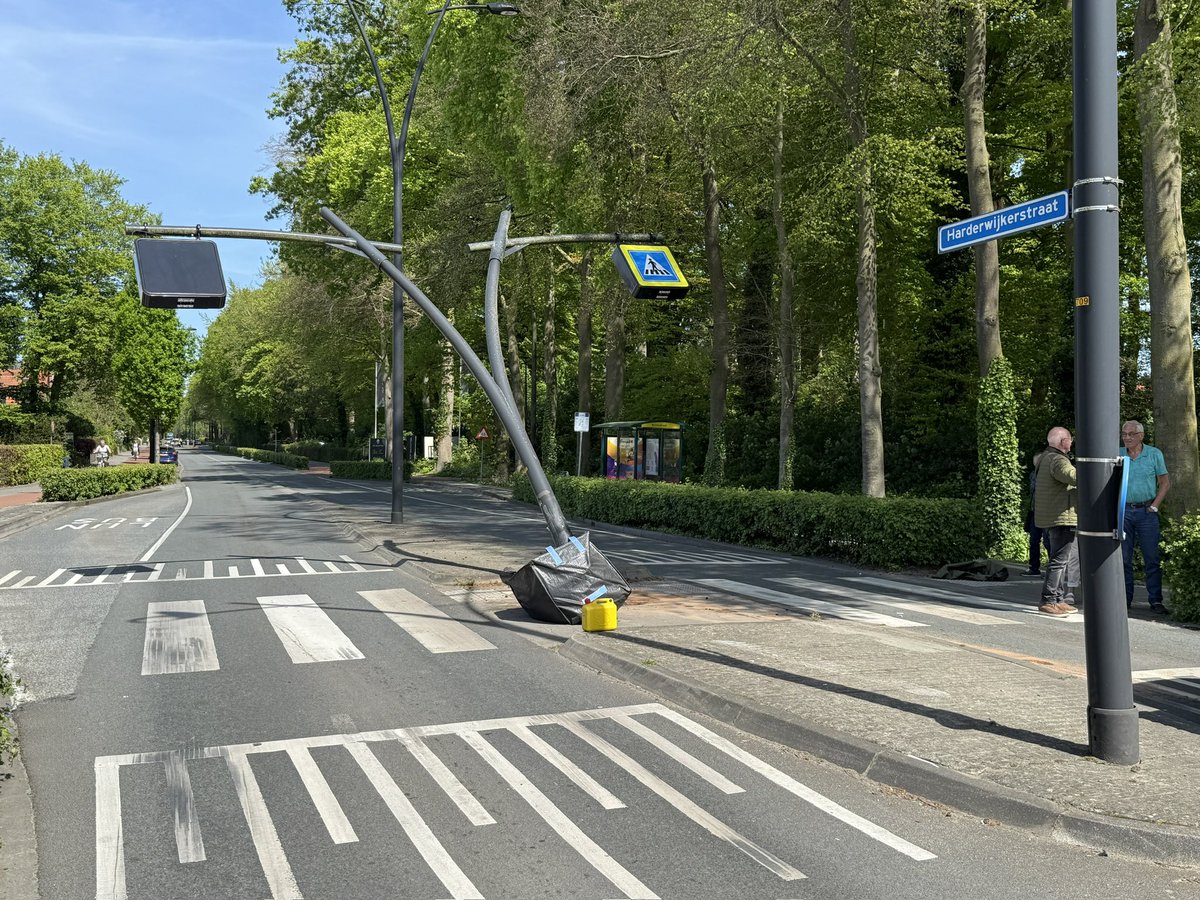 Verkeersstremming door ongeval op Harderwijkerstraat in Putten