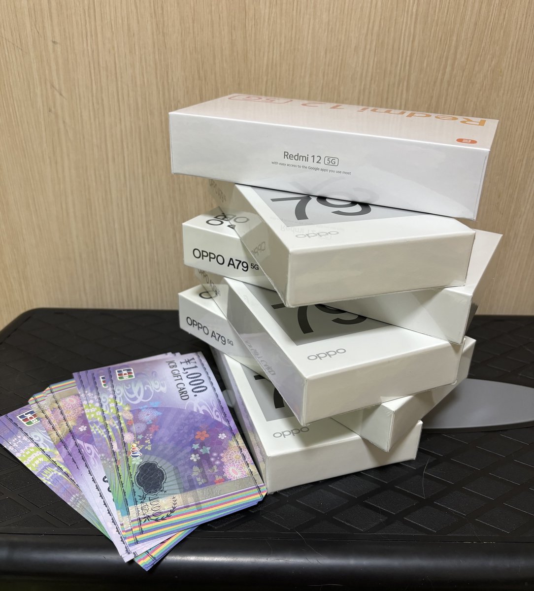 ワイモバイルの最強案件もGWで終了。でも今ならまだ間に合います。１回線あたり50,000円。５回線だと250,000円。私の友人家族は、家族４人で100万円♪ この詳細知りたい人は
「いいね」＆リプに「ワイモバ100万」とメッセージ♪  

DM又はリプに返信送るよ♪