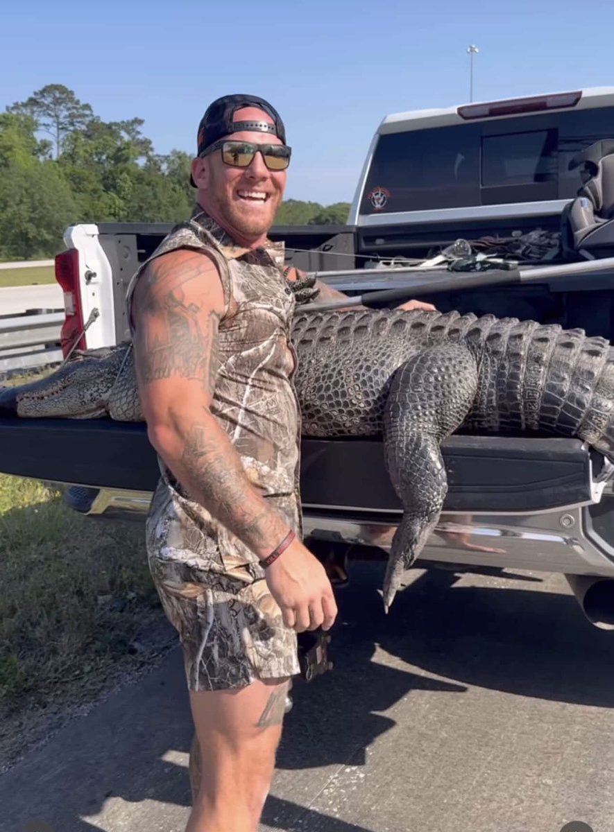 tachuntfish's tweet photo. @bc_brawler in our Realtree Edge Mojito &amp; Shorts combo while wrestling a Gator barefoot on I-95 is as good as it gets! https://t.co/Li9ZU5n8xb