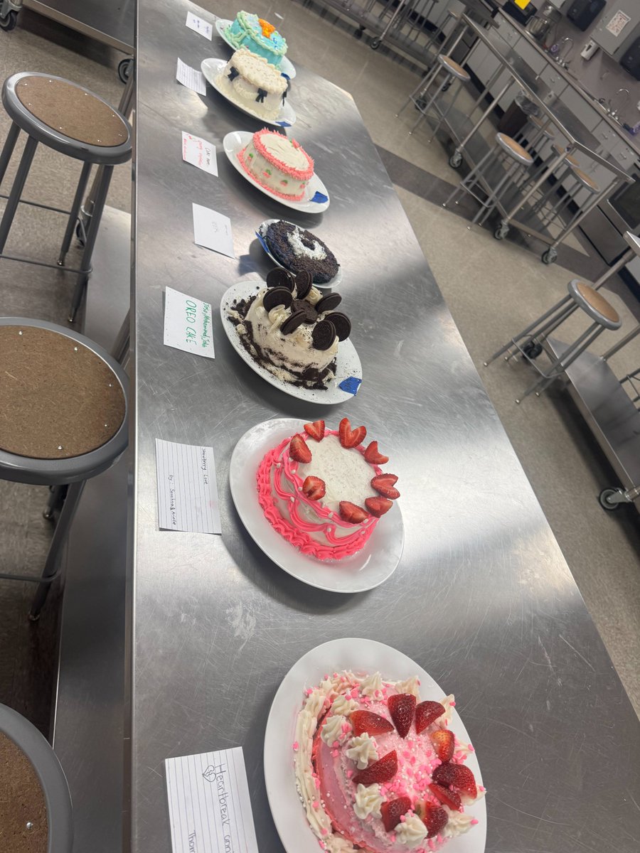 bmssteam's tweet image. Amazing and creative cakes and cupcakes from our 7th and 8th graders! #engineeringdesignprocess #ainsteam