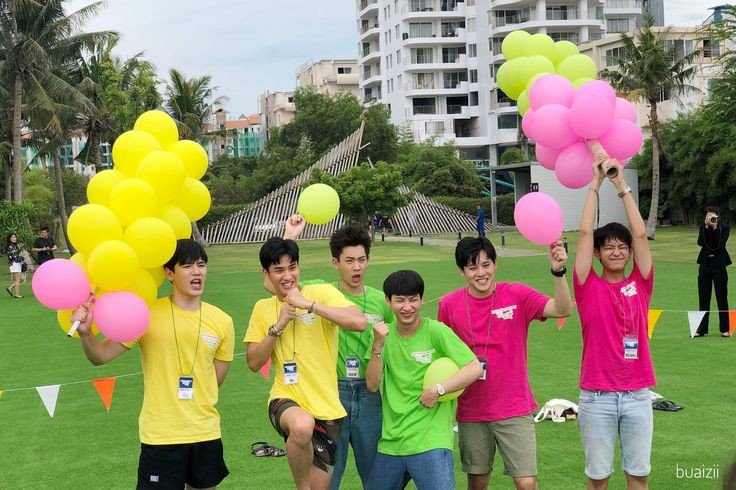 ChangerFuture1's tweet photo. Remember Family 😉✌

#OffGun  #TayNew 
#NongBabii #Polcasan
#Pluemon https://t.co/Itp5vCjwWd