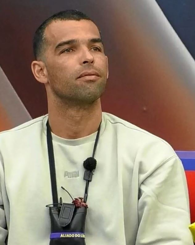 Dia 30 de Abril e o cravo continua ao peito ❤️💪
#bbtvi