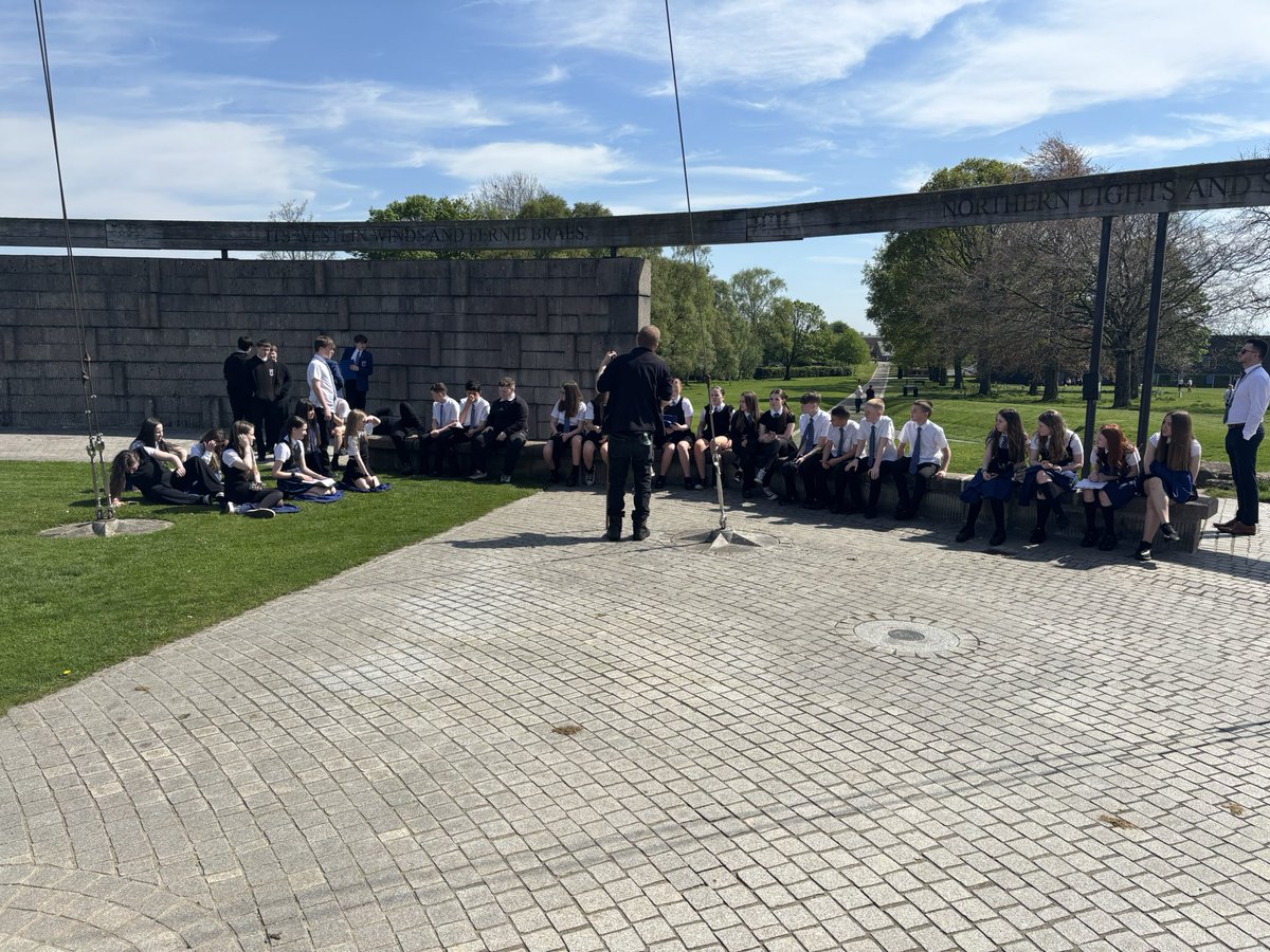 social_sahs's tweet photo. Fantastic day in the sun for S1 at Bannockburn. https://t.co/dmfGmwxYFU