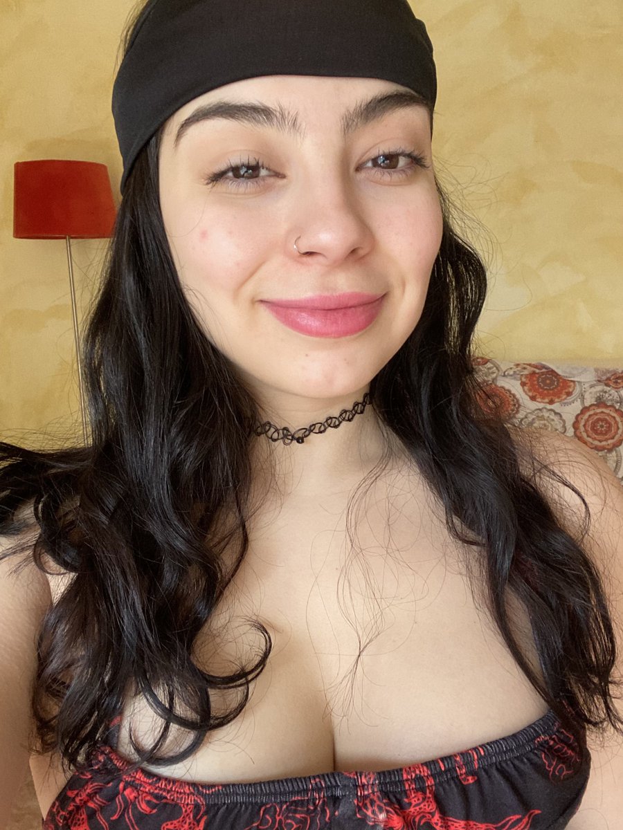 Looking for attention. Preferably yours. 📍HONOLULU