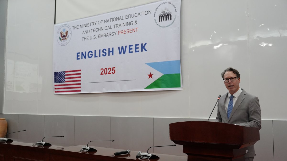 US_Emb_Djibouti's tweet photo. Chargé d'affaires Snipes participated in the closing ceremony of English Week at the People’s Palace. We're proud to support English education in Djibouti and expand opportunities for youth nationwide. Read here https://t.co/HmHgSWBJC2 @MenfopDjibouti #EnglishWeek https://t.co/XjugpsrkTm