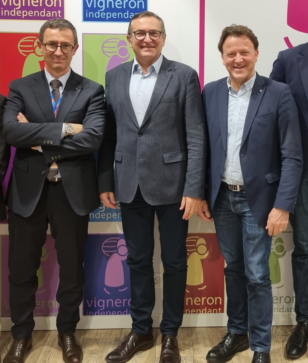 Vignerons Indépendants de France (@vigneronindep) on Twitter photo 🤝Ce matin, rencontre de travail avec les coprésidents <a href="/elusduvin/">ANEV</a> pour partager sur les leviers d'urgence & d'avenir des TPE <a href="/vigneronindep/">Vignerons Indépendants de France</a> :
➡️prêt de consolidation bancaire
➡️résilience climat
➡️prop de loi : baux ruraux, ZNT, friche..
Dans un dialogue constructif & à l'écoute 🤝Ce matin, rencontre de travail avec les coprésidents <a href="/elusduvin/">ANEV</a> pour partager sur les leviers d'urgence & d'avenir des TPE <a href="/vigneronindep/">Vignerons Indépendants de France</a> :
➡️prêt de consolidation bancaire
➡️résilience climat
➡️prop de loi : baux ruraux, ZNT, friche..
Dans un dialogue constructif & à l'écoute