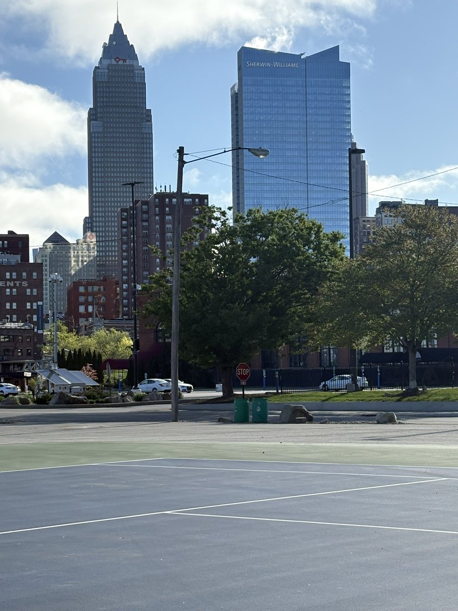 👀👀 <a href="/keybank/">KeyBank</a> <a href="/SherwinWilliams/">Sherwin-Williams</a> wanna sponsor? Hospitality? DMs are open