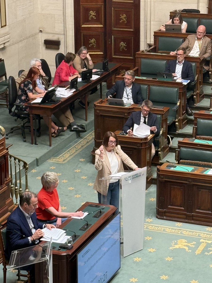 1er mai, fête du travail ? Pas avec l’Arizona ! Trimer plus pour une pension de misère : voilà le projet du MR pour les travailleuses des titres-services. Le PS dit NON aux régressions sociales et se bat pour les travailleuses. #StopArizona #1erMai #TitresServices