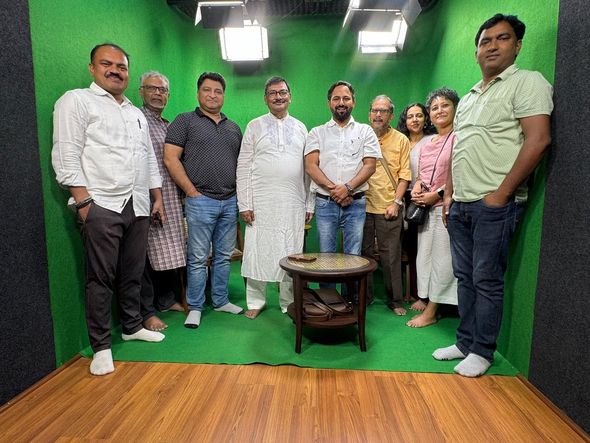 PCITweets's tweet photo. Press Club of India team unveils the new, state-of-the-art PCI media studio with chroma backdrop. 

It will soon be available for members to use with advance booking. https://t.co/1dfqHpg3kt