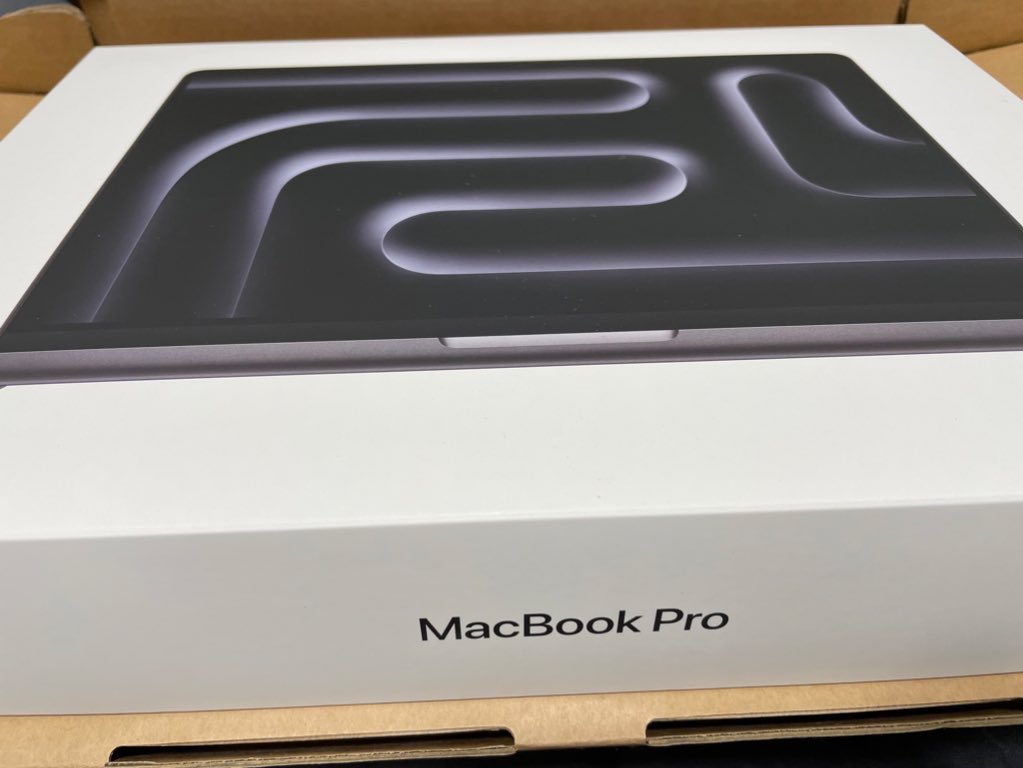 _fukuden's tweet photo. やる気を出す方法①
MacBook Proを買う https://t.co/5BYSX6n0j0