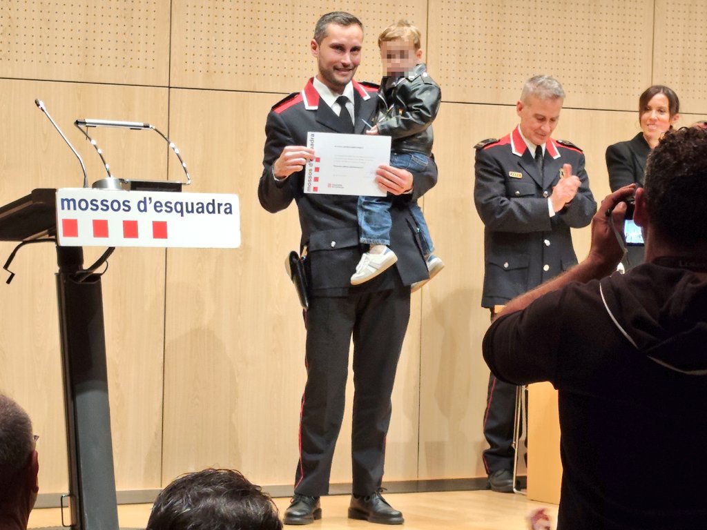 Esquerra Republicana Sabadell (@erc_sbd) on Twitter photo 🟡 #DiaDeLesEsquadres de l'ABP de #Sabadell dels <a href="/mossos/">Mossos</a> a <a href="/FiraSabadell/">Fira Sabadell</a>. Amb els edils <a href="/GabrielFerDiaz/">Gabriel Fernàndez i Díaz</a> i Sílvia Renom. La seguretat és un dret humà bàsic que les institucions han de garantir. Gràcies a tots els professionals que ho feu possible.
👮🏻 #Esquadres25
🟨 #AmbSabadell 🟡 #DiaDeLesEsquadres de l'ABP de #Sabadell dels <a href="/mossos/">Mossos</a> a <a href="/FiraSabadell/">Fira Sabadell</a>. Amb els edils <a href="/GabrielFerDiaz/">Gabriel Fernàndez i Díaz</a> i Sílvia Renom. La seguretat és un dret humà bàsic que les institucions han de garantir. Gràcies a tots els professionals que ho feu possible.
👮🏻 #Esquadres25
🟨 #AmbSabadell