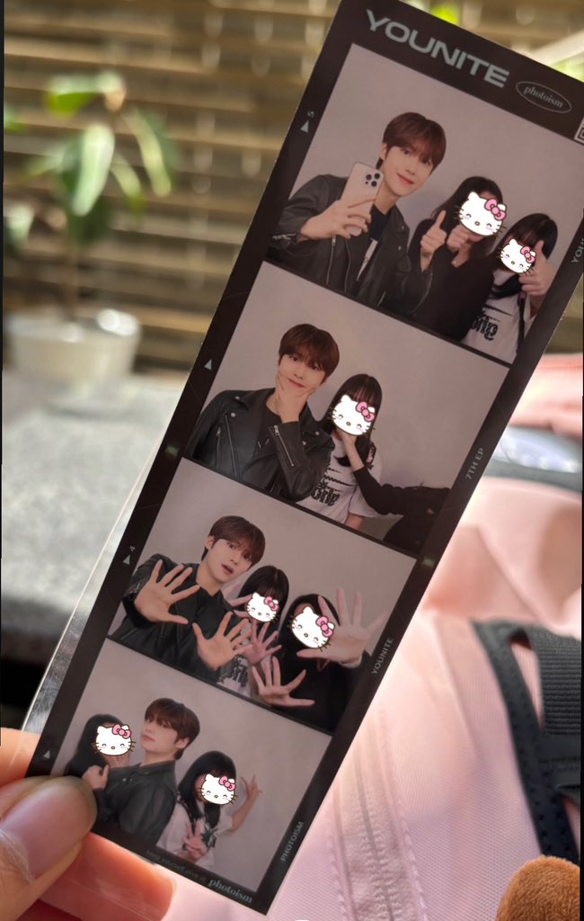 S2cherry_oo's tweet photo. 땅이 오빠랑 사진 찍었어요💕
락스테디도 락이다..🤘🏻
#포토이�� #유나이트 
#너와_함께라면_락스테디도_락이다 https://t.co/DJiCeLEQYR