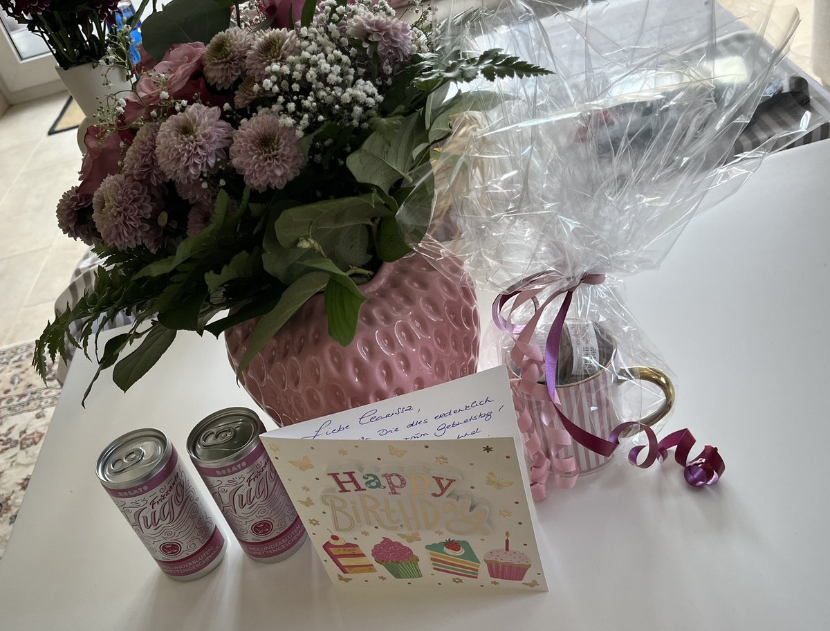 Happy 22🥳
Was sagen wir zu solchen Geschenken?
Also das Bild muss sein🥰🦙
Danke an alle die mir zu meinem Geburtstag gratuliert haben und noch gratulieren werden🎂
#happy #birthday  #birthdaygirl #twentytwo #alpaca