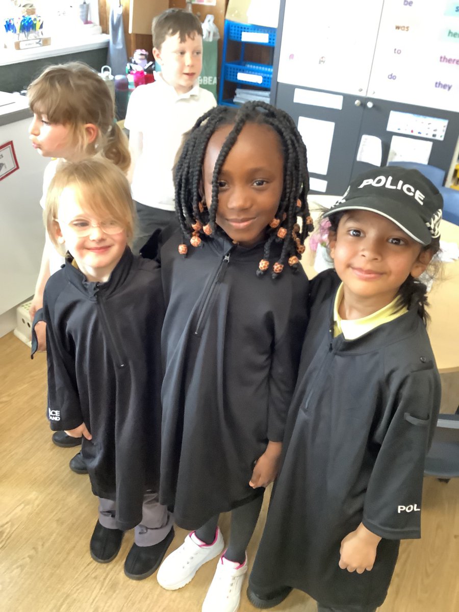 StNiniansRCPS's tweet photo. P2 had a fantastic time learning all about the Police and how they help us yesterday afternoon. We loved trying on different helmets, harnesses and reflective clothing used by Police Scotland. @PoliceScotland #UNCRC3 #UNCRC29 https://t.co/ez8g6tPjBI