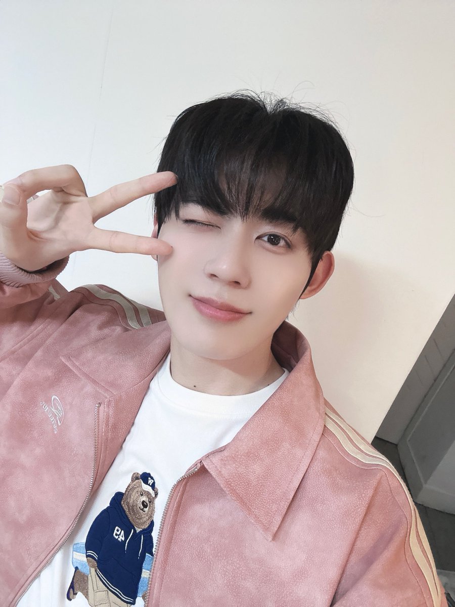 오늘 좀 뭔가 살짝 더운 느낌..? 자켓 벗고 나올걸🤦🏼

#BXB #비엑스비 #JIHUN #지훈