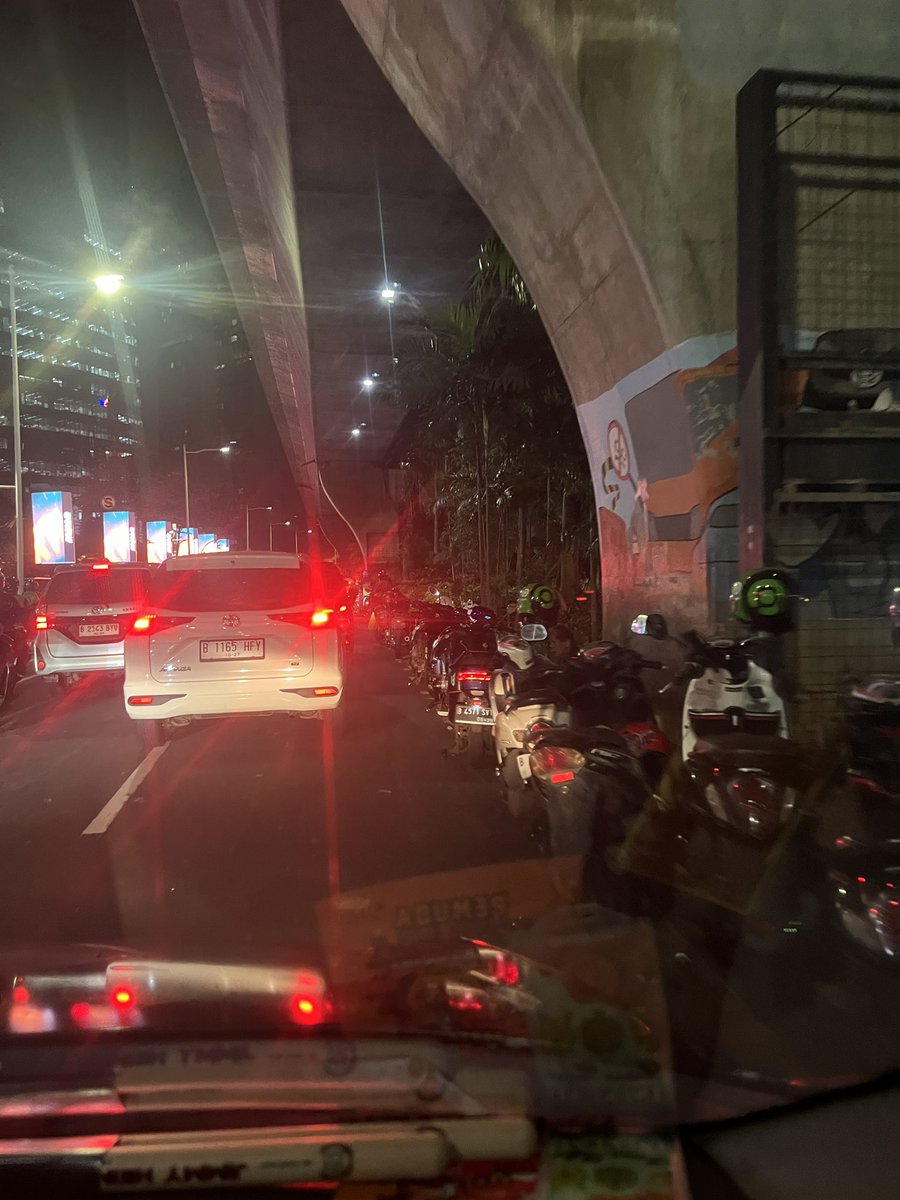 Apanya yg selesai pak <a href="/dishubjakarta/">Dinas Perhubungan DKI Jakarta</a> ? <a href="/pramonoanung/">Pramono Anung (IG : @pramonoanungw)</a> <a href="/TMCPoldaMetro/">TMC Polda Metro Jaya</a> <a href="/NTMCLantasPolri/">KorlantasPolri.Ntmc</a>  masih aja yuh parkir