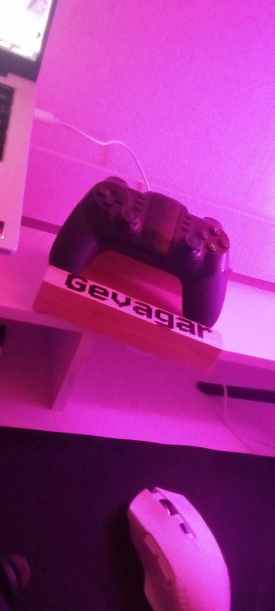 Tiap nengok bawaannya pengen stream