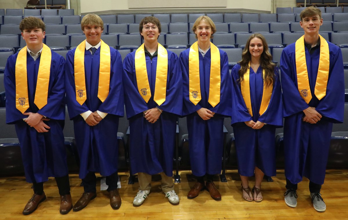 SDofWashington's tweet photo. Washington High School National Honor Society Induction Ceremony. Click the link below for the story and photos.
https://t.co/atQfO0ql0q https://t.co/4MpuSGWYNC