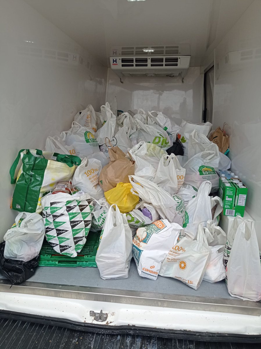 RetróPolis Valencia (@retropolisvlc) on Twitter photo RetróPolis 2025 #RPV25 sigue batiendo sus registros, incluidos sus récords solidarios gracias a sus visitantes, que donaron más de 1.000 Kg de alimentos y ayuda humanitaria durante la jornada del sábado 12 de abril y gracias a la iniciativa <a href="/vxalimentos/">VideojuegoxAlimentos</a> sin ellos no sería posible RetróPolis 2025 #RPV25 sigue batiendo sus registros, incluidos sus récords solidarios gracias a sus visitantes, que donaron más de 1.000 Kg de alimentos y ayuda humanitaria durante la jornada del sábado 12 de abril y gracias a la iniciativa <a href="/vxalimentos/">VideojuegoxAlimentos</a> sin ellos no sería posible