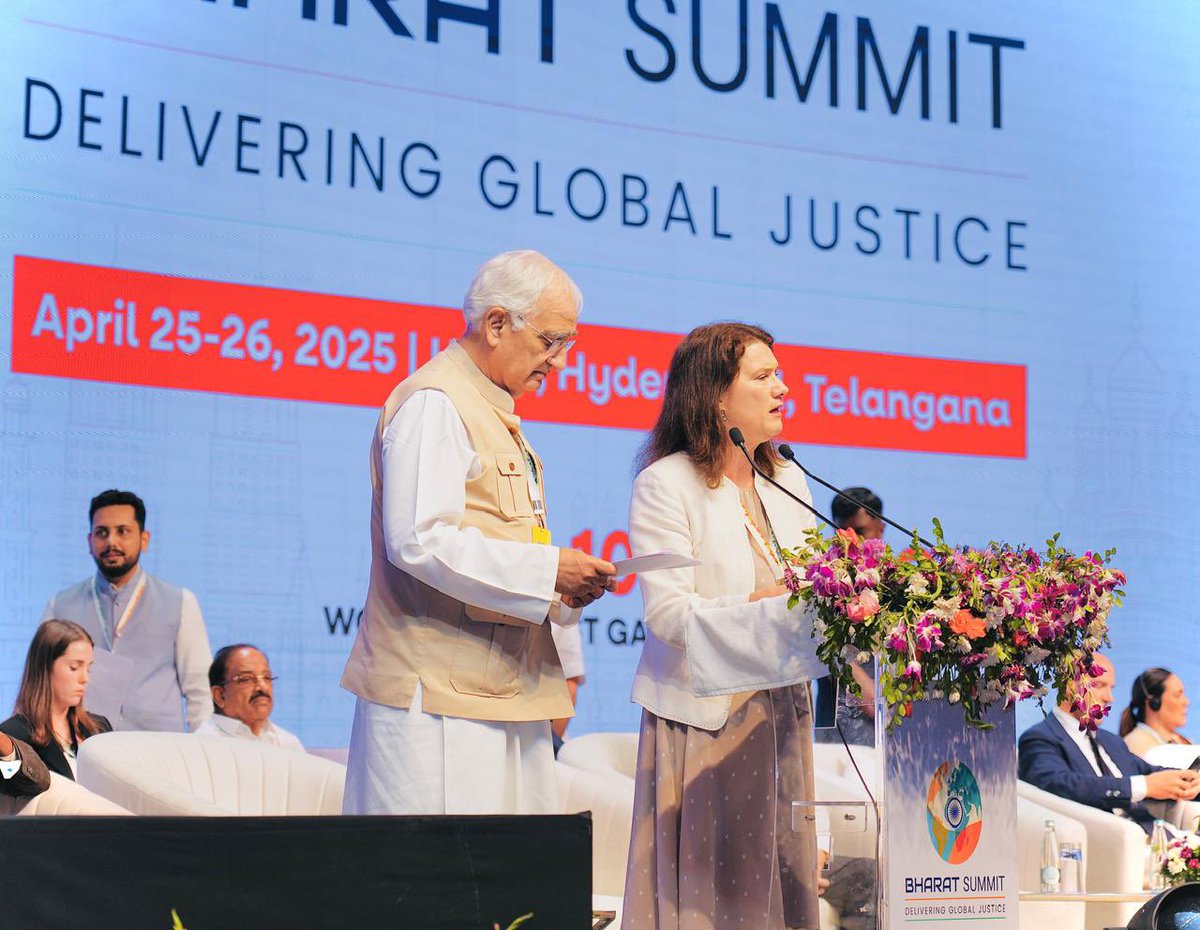 salman7khurshid's tweet photo. Led by LoP @RahulGandhi, 100+ nations &amp; 1.5K delegates came to the 1st @BharatSummit_25 hosted by CM @revanth_anumula, DCM @Bhatti_Mallu &amp; Min @OffDSB.

Our warm gratitude to @PA_Solidarity for their partnership &amp; support, &amp; @SBFIndia for curating the Summit. 

Onwards &amp; forward! https://t.co/EhAHJo9I09