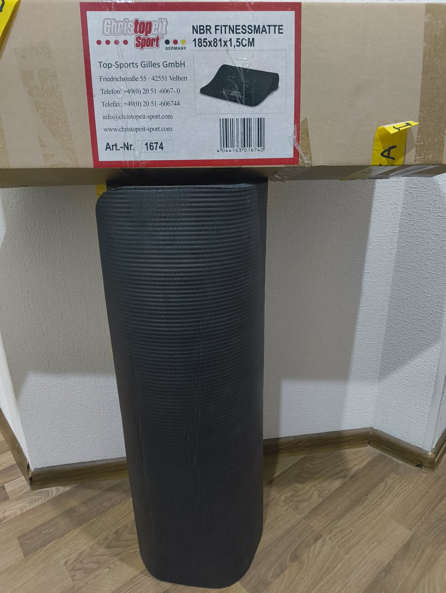 Tiem,kas tic sportošanai mājās. Plats,biezs sporta paklājiņš (izmēri uz kastes). 
Paņemt var Avotu/Bruņinieku ielā.
15 eiro.