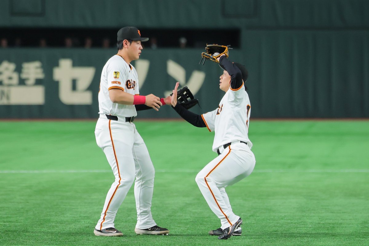 tkphoto1234's tweet photo. #巨人 2-0 広島
4/30 ⚾️
Catch &amp; Smile 😊
#山﨑伊織
#岡本和真 https://t.co/CrVMvlm5Qq