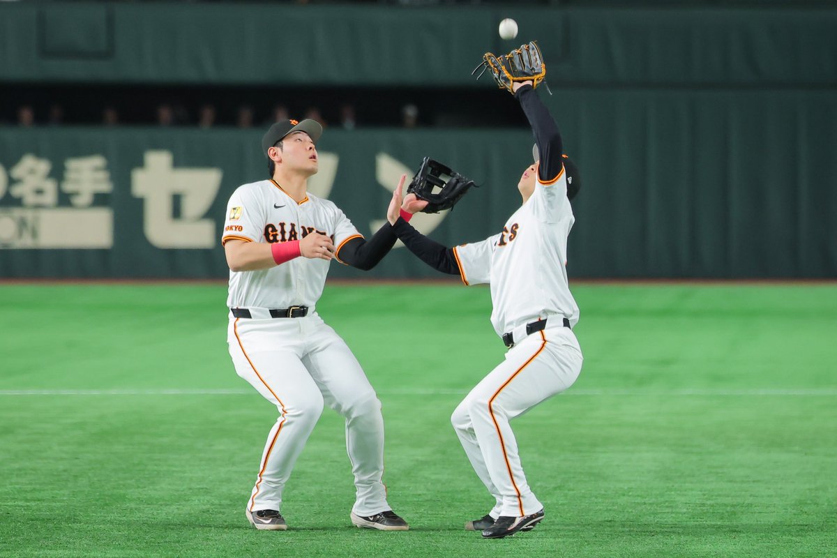 tkphoto1234's tweet photo. #巨人 2-0 広島
4/30 ⚾️
Catch &amp; Smile 😊
#山﨑伊織
#岡本和真 https://t.co/CrVMvlm5Qq