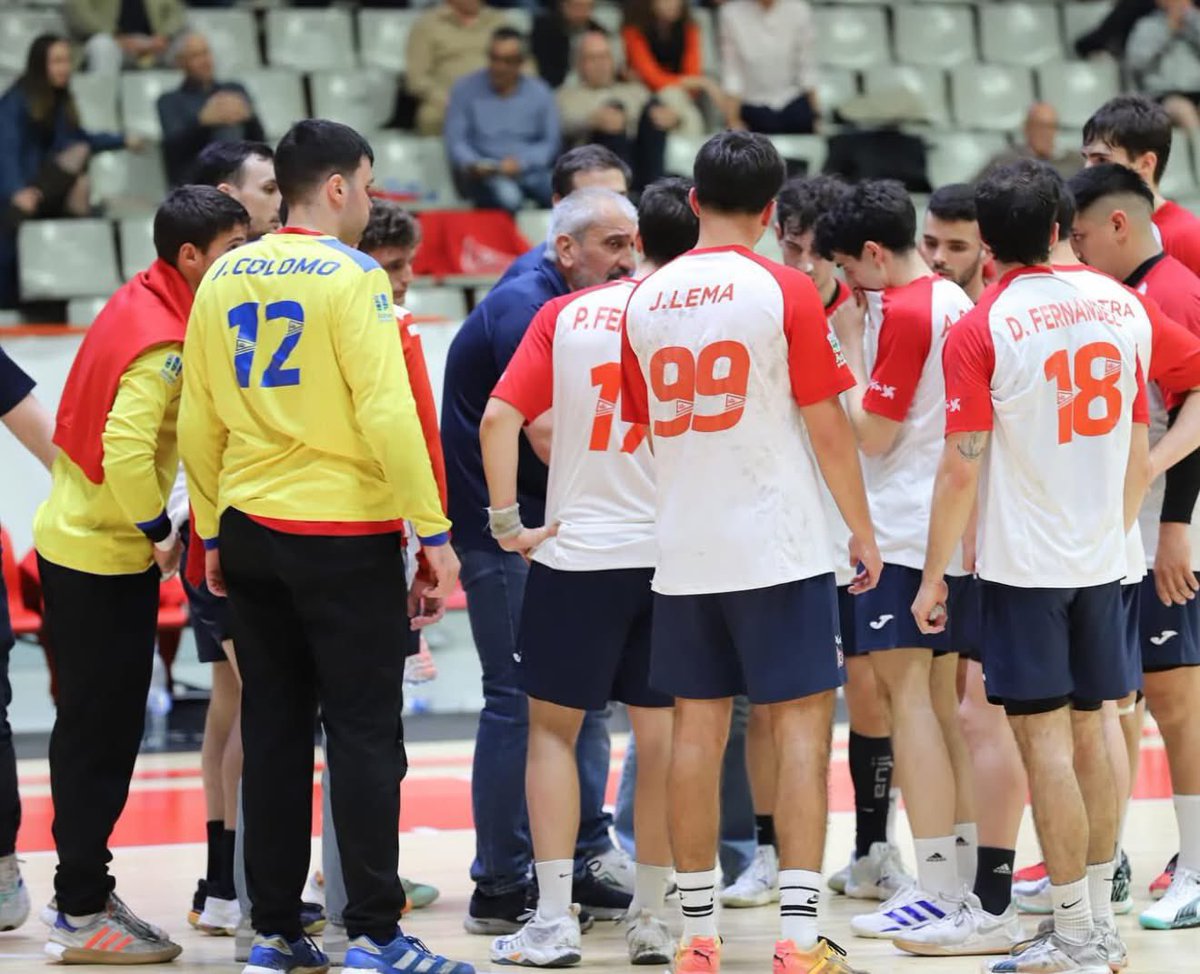 RGCC_Oficial's tweet photo. 🤾🏽♂️ Último desplazamiento de la temporada.
#RGCCBalonmano
El pasado sábado 26 de abril, nuestro equipo Masculino de 1ª División caía derrotado en el último desplazamiento de la Temporada.
- Resultado final: BM.Torrelavega 31-29 RGCC
💪🏽 ¡A seguir equipo!
#OrgulloGrupista #RGCC https://t.co/8p0HyfLgJM