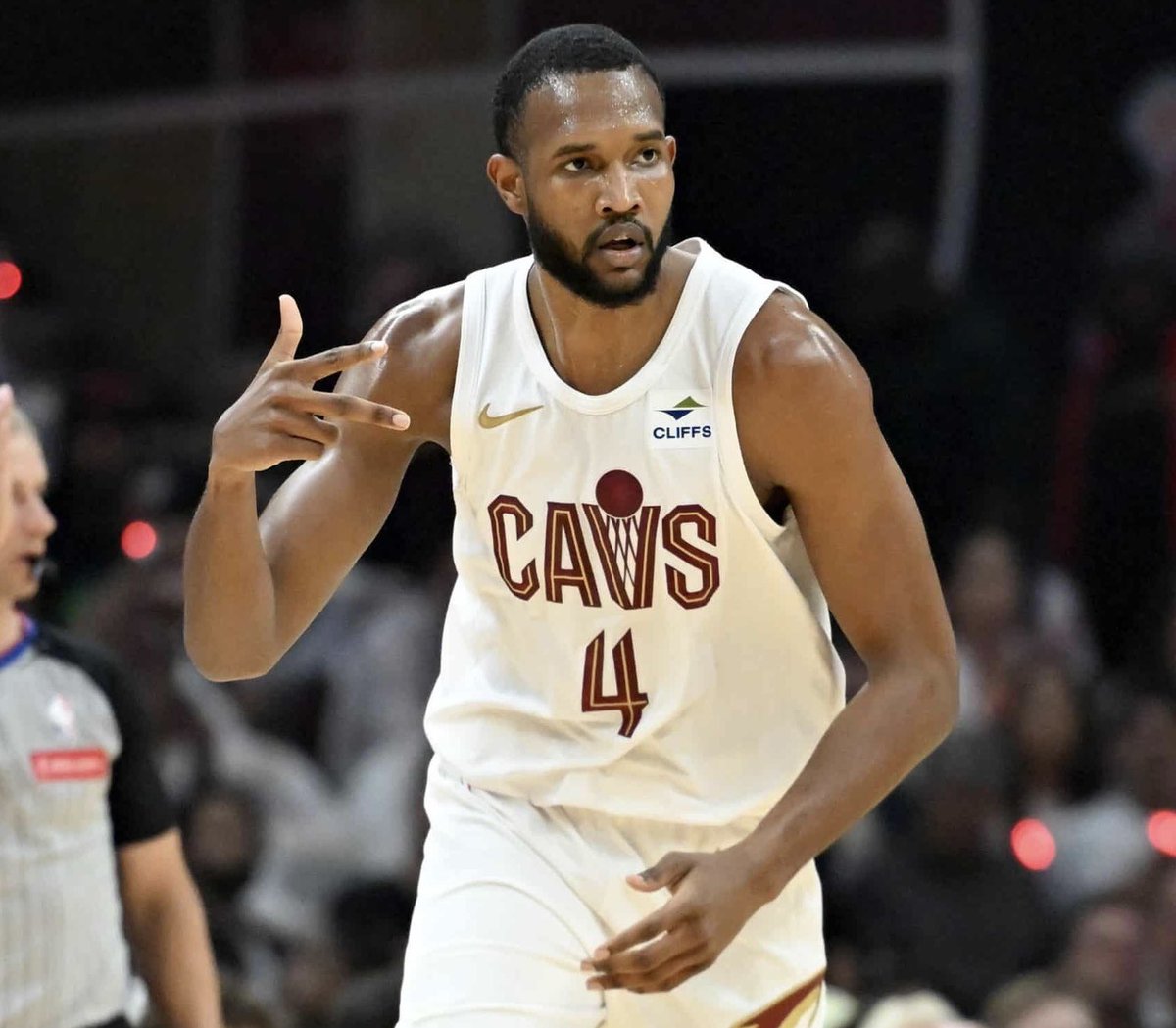 statdefender's tweet image. Fewest Points Per Possession Allowed Guarding The Pick & Roll (P&R) In The 2024-25 NBA Playoffs (Min. 10 Total P&R Possessions Guarded) :
1. Evan Mobley — 0.35
2. Shai Gilgeous-Alexander — 0.43
3. Payton Pritchard…