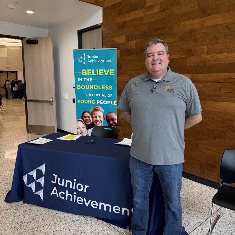 gtpctx's tweet photo. Davis Turner’s passion for technical excellence is only matched by his dedication to volunteer service. Learn more about our Technical Manager and the team of engineers he leads for GTP: https://t.co/KuDEjJ2sHF https://t.co/lpUxNuDDd5