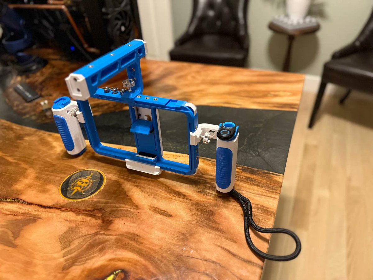 thrutheframe's tweet photo. I love highlighting makers' builds of my design! Check out this MOCA+ by SparkingGamer, featuring a custom colour, blue TPU grip, and Bluetooth remote. @Bambulab #mocaplus #3DPrinting
MOCA and MOCA+ project 3mf files are available on MakerWorld. See links in comments. https://t.co/UpIhiIZ8S7