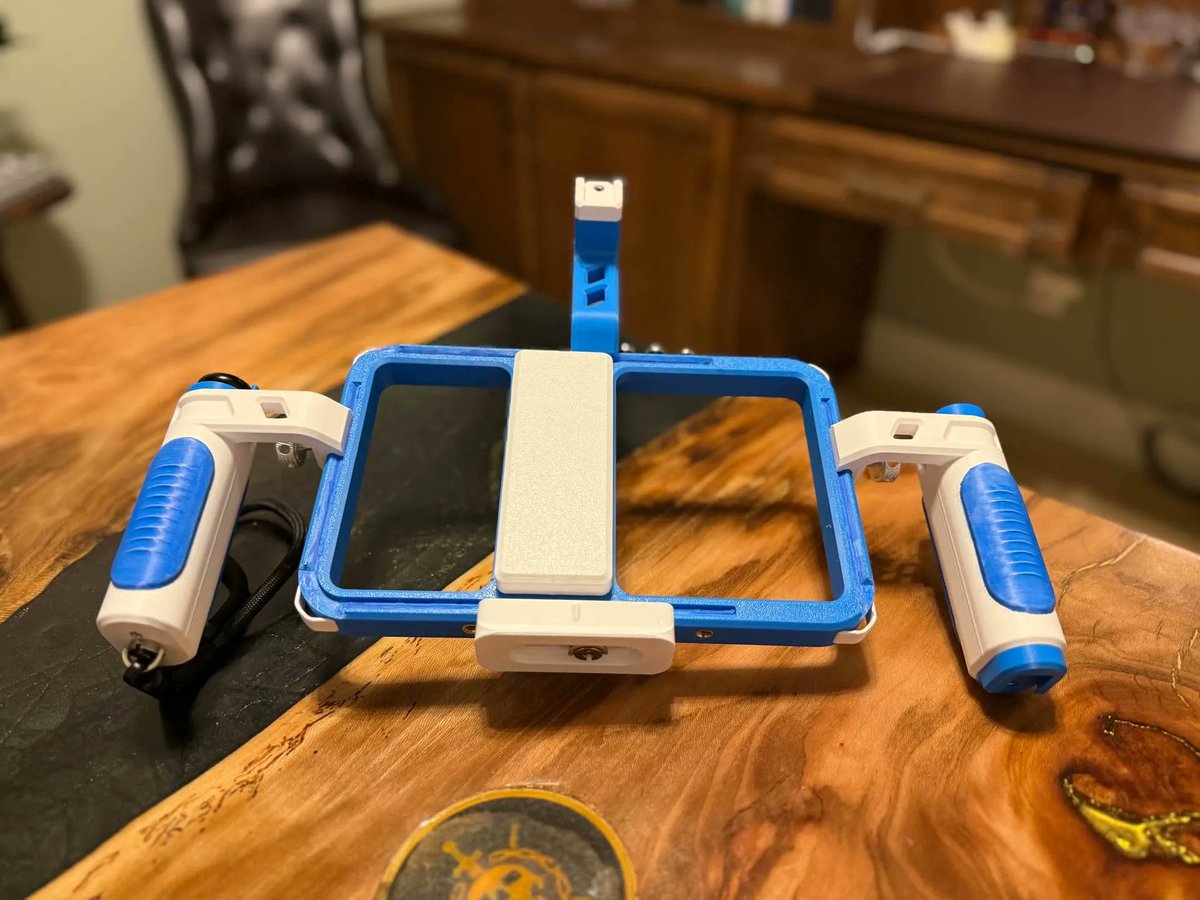 thrutheframe's tweet photo. I love highlighting makers' builds of my design! Check out this MOCA+ by SparkingGamer, featuring a custom colour, blue TPU grip, and Bluetooth remote. @Bambulab #mocaplus #3DPrinting
MOCA and MOCA+ project 3mf files are available on MakerWorld. See links in comments. https://t.co/UpIhiIZ8S7