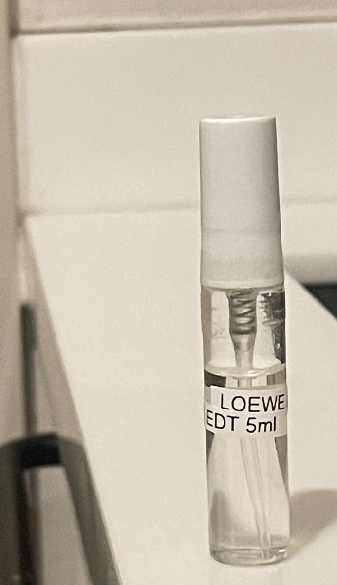 sweet_tea20's tweet photo. Aire Sutileza Edt ของ Loewe แบ่ง5ml จากร้านคุณโม (ขอดูบิลได้) เหลือประมาณในรูป ใช้น้อยมาก ส่งต่อ 100 รส (จาก 2**) 

#ส่งต่อน้ำหอมอาจุมม่า #ส่งต่อเสื้อผ้ามือสอง #ส่งต่อคสอ #คสอมือสอง https://t.co/TXVmNWH6sK