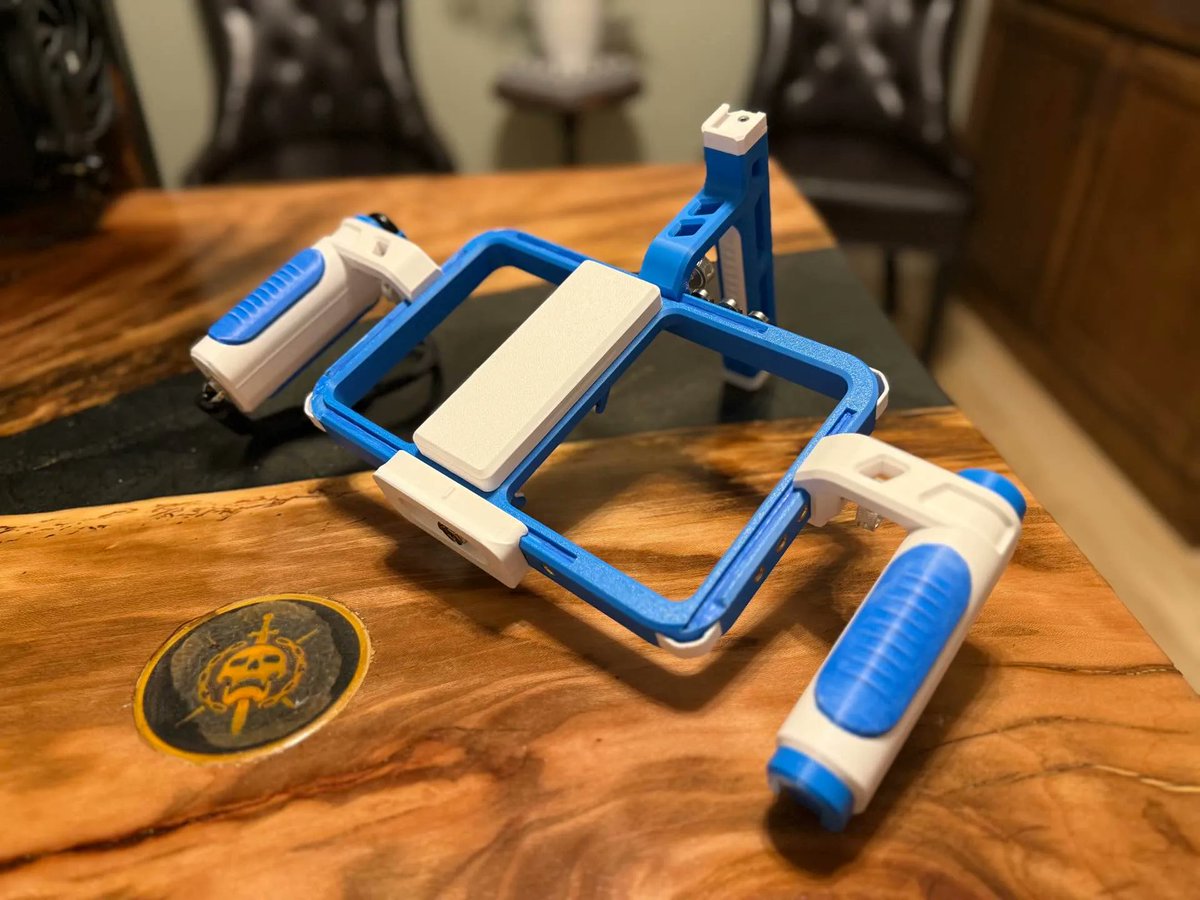thrutheframe's tweet photo. I love highlighting makers' builds of my design! Check out this MOCA+ by SparkingGamer, featuring a custom colour, blue TPU grip, and Bluetooth remote. @Bambulab #mocaplus #3DPrinting
MOCA and MOCA+ project 3mf files are available on MakerWorld. See links in comments. https://t.co/UpIhiIZ8S7