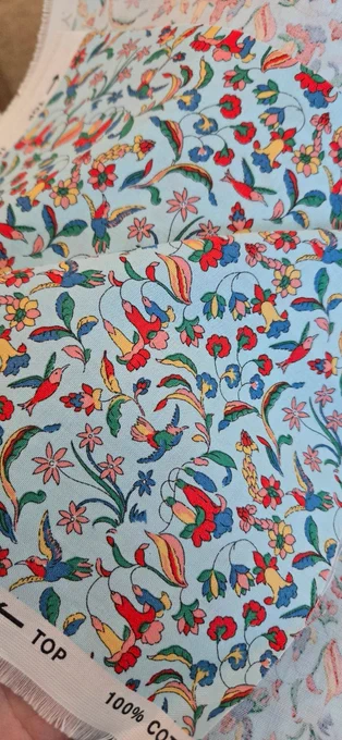Spのお誕生日ドレスの布を迷ってる…豆かクラシックなしろかリバティの布か… 
