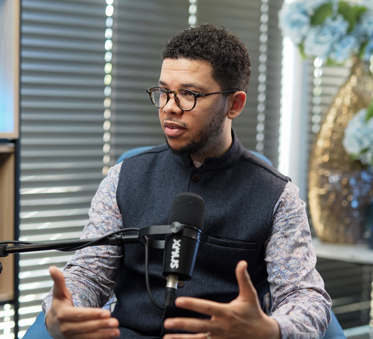 SizweMpofuWalsh's tweet image. Proud to announce a new series: In THIS Economy? with @StandardBankZA. The series will explore SA’s economy, those who make it and shape it. The first guest is Standard Bank Group CEO, Sim Tshabalala. Drops Thurs at 9am. Ayeye! 🔥

#SMWX #SBPrivate #SBLove💙